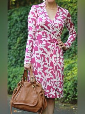 DVF Diane von Furstenberg 100%silk Jeanne wrap dress magenta white 6 small perf